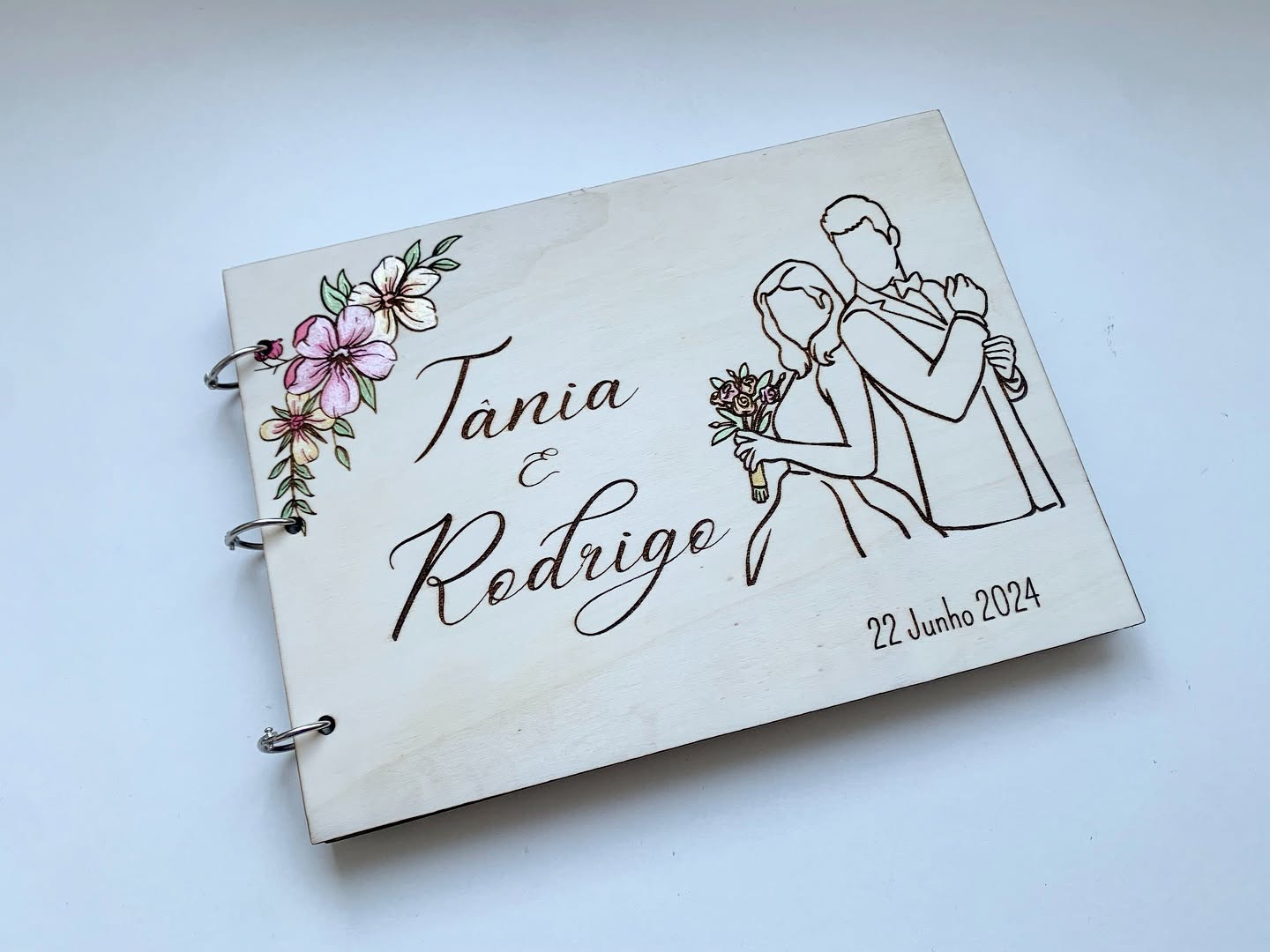 Livro de honra com flores pintadas à mão
